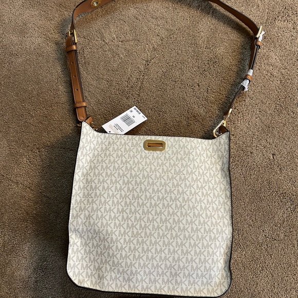Michael Kors vanilla Sullivan large messenger Bag - Picture 1 of 11